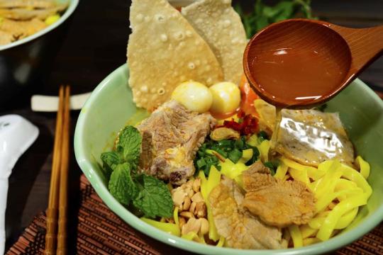 5 món đặc sản Đà Nẵng – ăn một lần là ghiền, quay lại chỉ để ăn tiếp 🌊🔥